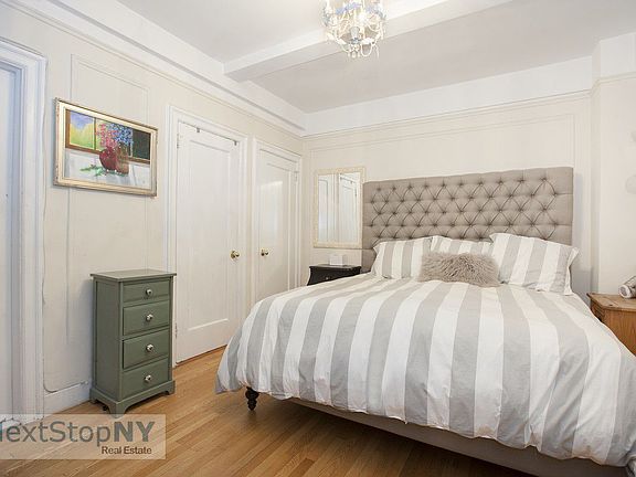 4th image of 157-163 E 72nd St #4E