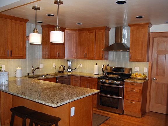 2nd image of 13330 NE 80th St #B