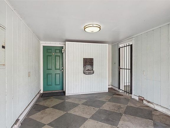 3rd image of 3705 Laurel St