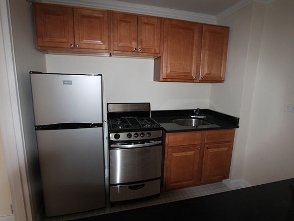 4th image of 18311 Hillside Ave #1P