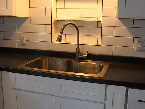 3rd image of 1620 N Edwards St #B