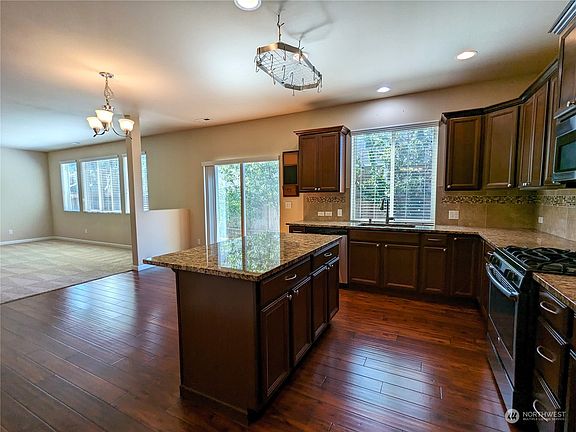 4th image of 529 Cherrywood Drive SW