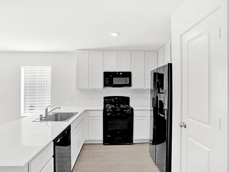 1025 Macnab Dr — Photo 3