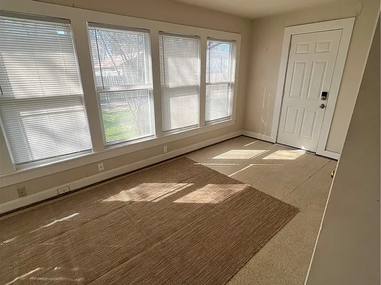 409 Homestead St — Photo 8