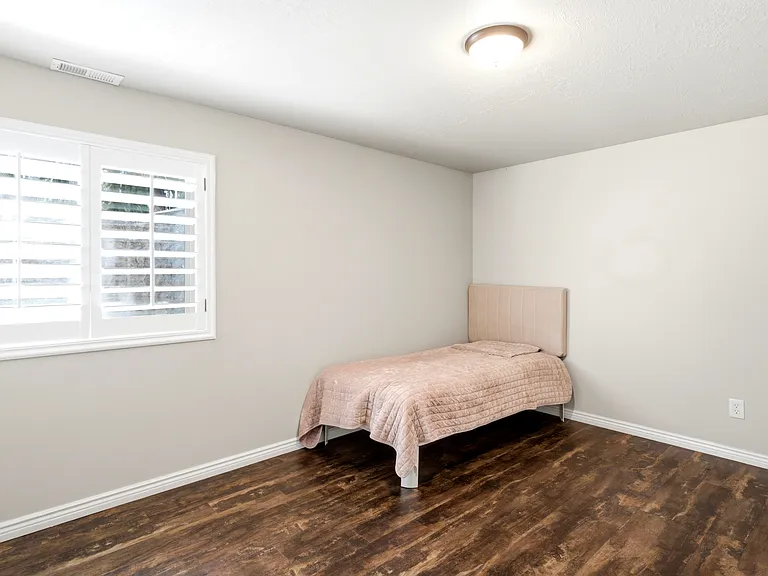 5742 S 4525 W — Photo 18