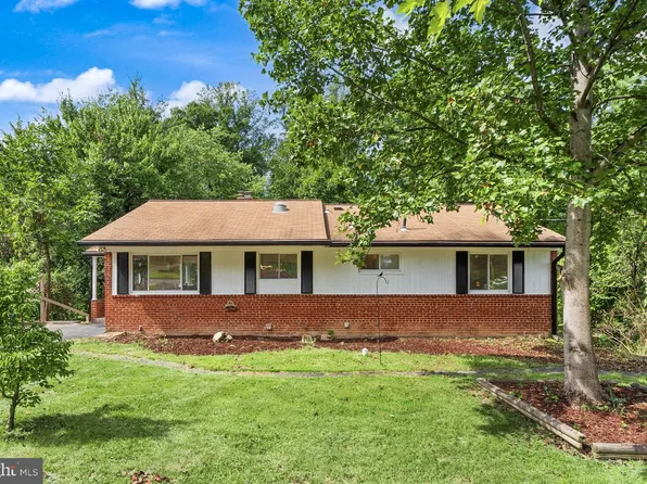 7028 Bradley Cir, Annandale, VA 22003
