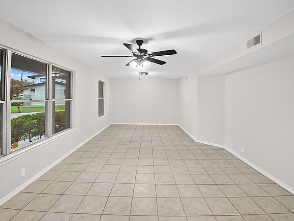 3rd image of 136 Danube Dr