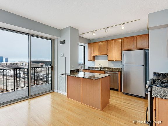 5th image of 1717 S Prairie Ave APT 1304