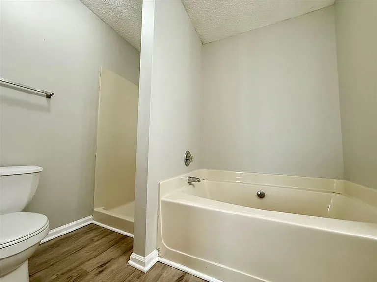 2154 Olmadison Vw — Photo 16