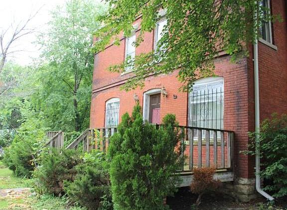 5th image of 3223 E 7th St