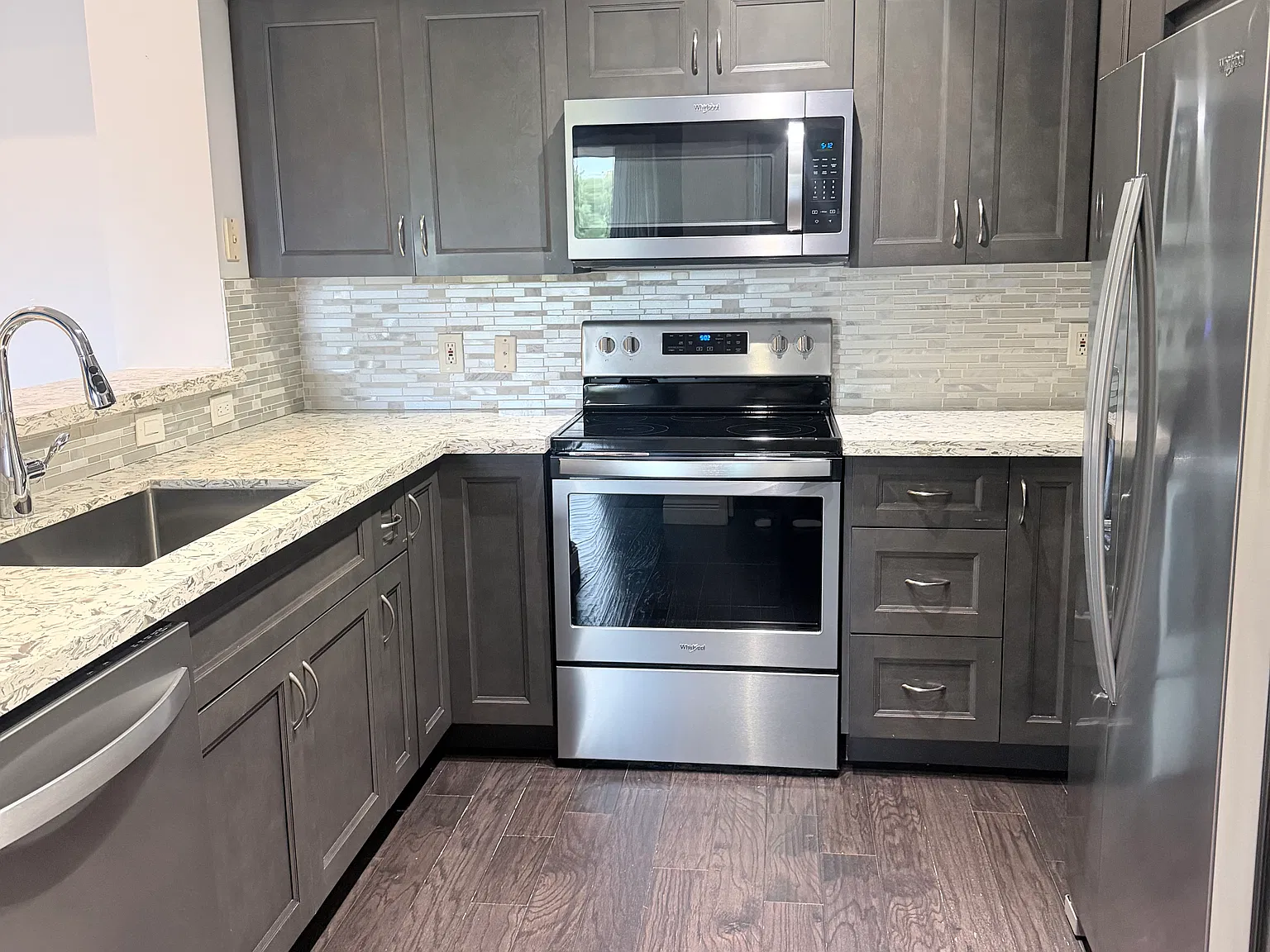2 bed, 1059 sqft, $2,500 — Photo 1