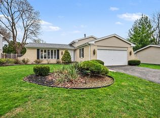 3941 Roslyn Rd, Downers Grove, IL 60515