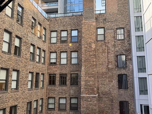5th image of 107 W Chicago Ave #404