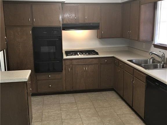 4th image of 3401 Eastwood Cir