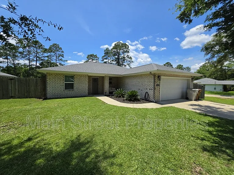 5565 Riviera Dr — Photo 3
