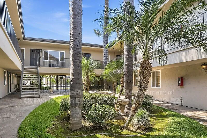 Studio, 1.0 bath, 420 sqft, $1,500 — Photo 3