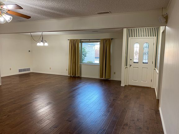 5th image of 2310 Greenbriar Dr