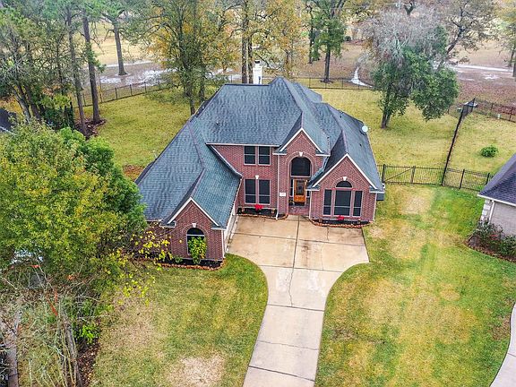 3rd image of 8139 17th Green Dr