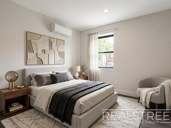 4th image of 358 Kosciuszko St APT 1A