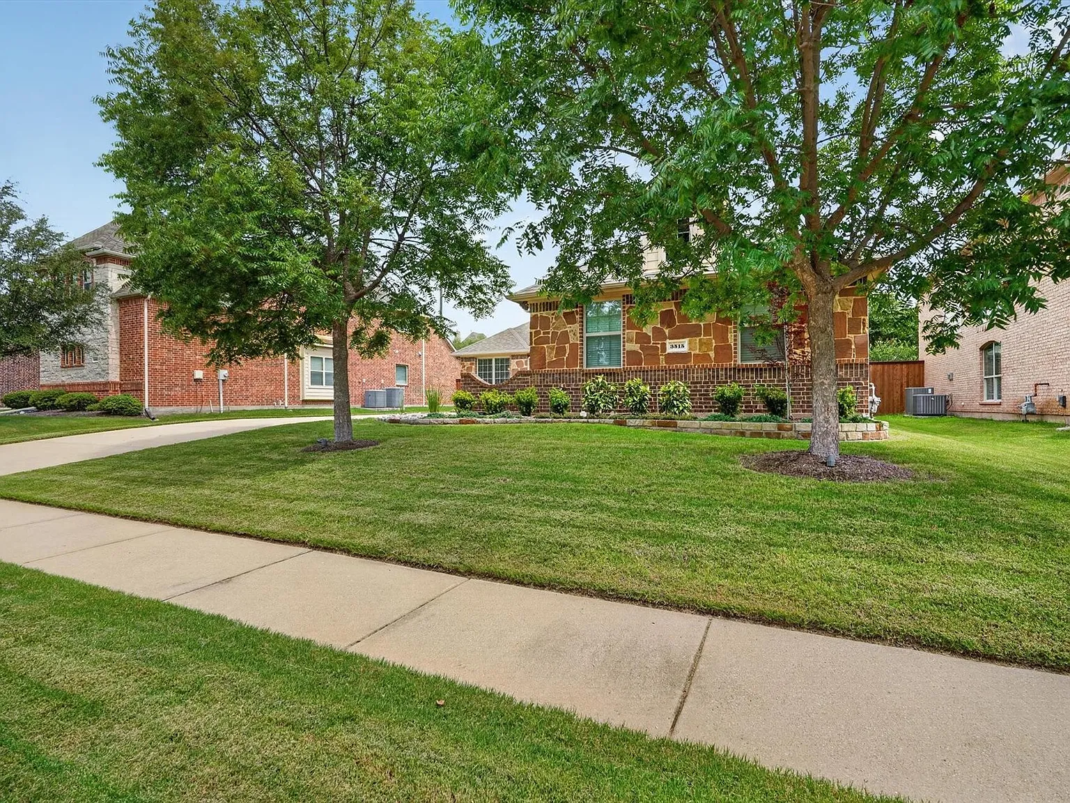 4 bed, 2904 sqft, $3,000 — Photo 2