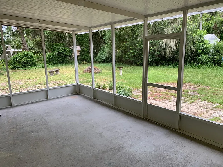 220 S Elsasser St — Photo 11