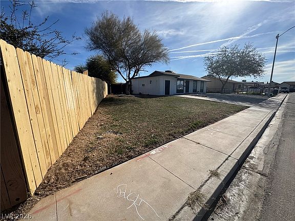 4th image of 4020 Pamela Way
