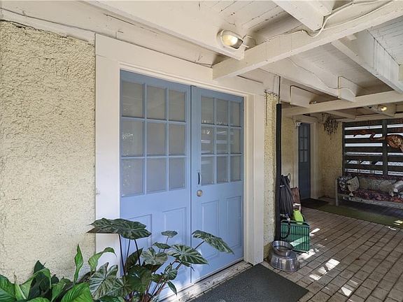 4th image of 1719 Washington Ave