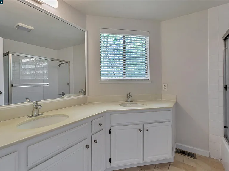 1956 Fair Ridge Ct — Photo 46