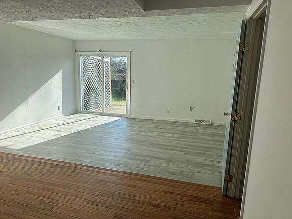 3rd image of 247 Woodhill Ln #4