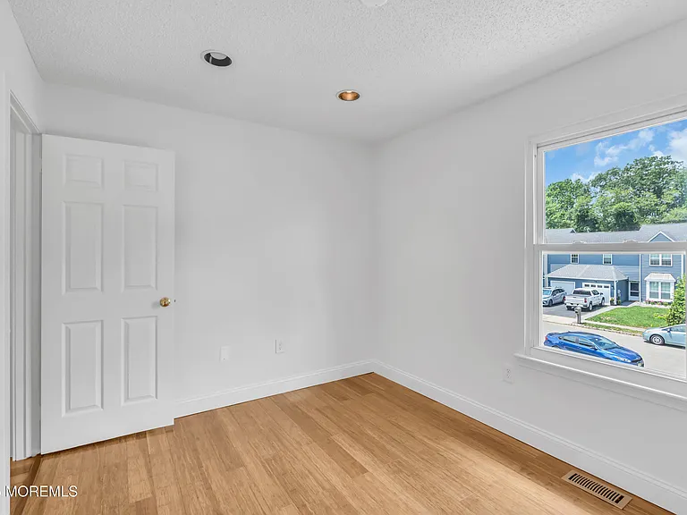 19 Longbrook Ln — Photo 36