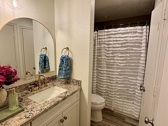 bathroom with two sinks
