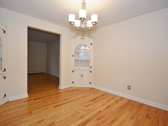 Dining Rm w/ Built ins