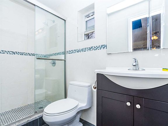 3rd image of 521 College Pl Unit 1