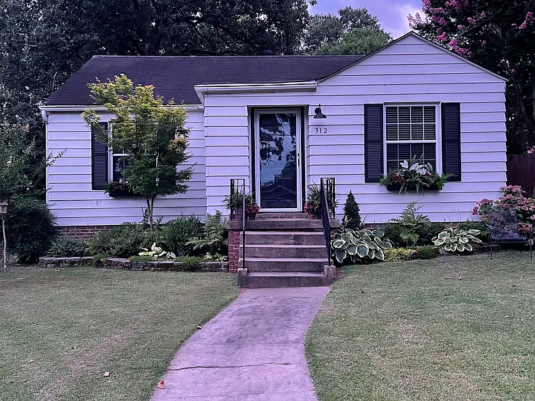 312 E C Ave — Photo 1