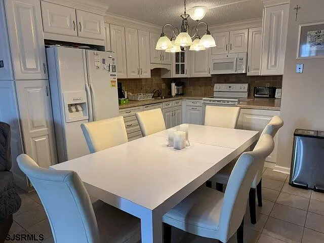 3 bed, 2.5 bath, $2,100 — Photo 3