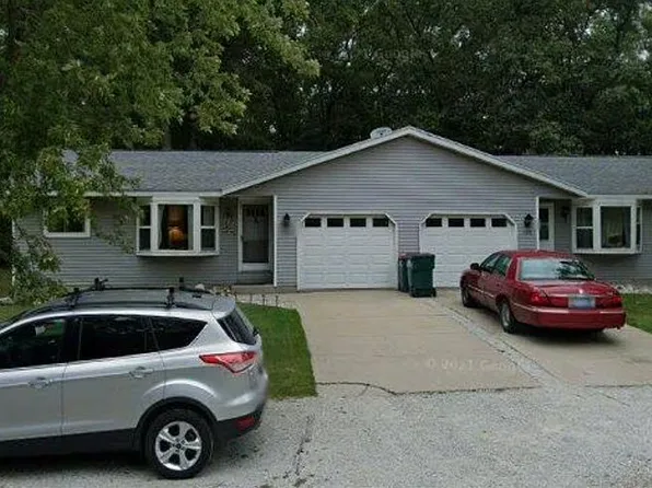 2332 Lincoln Park Dr, Norton Shores, MI 49441
