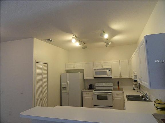 3rd image of 3129 Sun Lake Ct APT B
