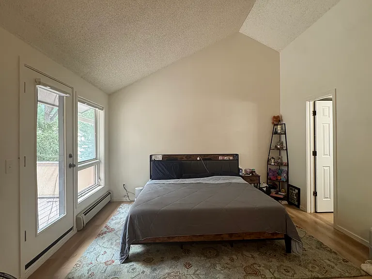 264 Eagle Dr #305 — Photo 4