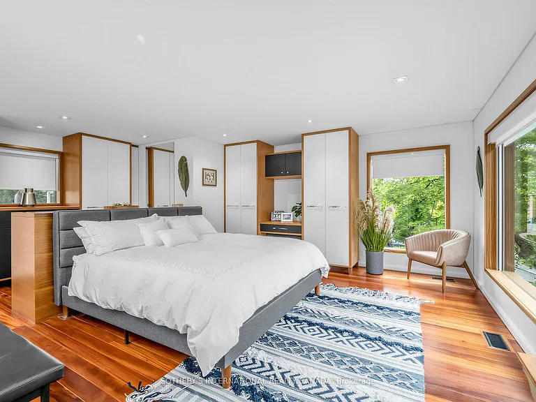 32 Regal Rd — Photo 19