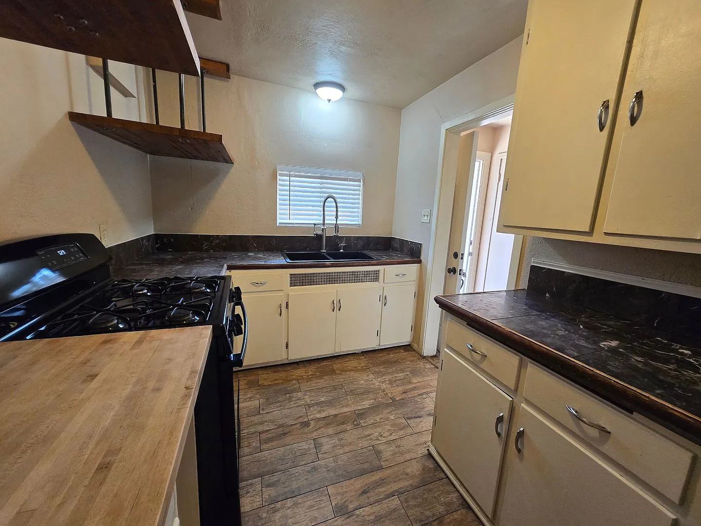 Tilden Apts — Photo 3