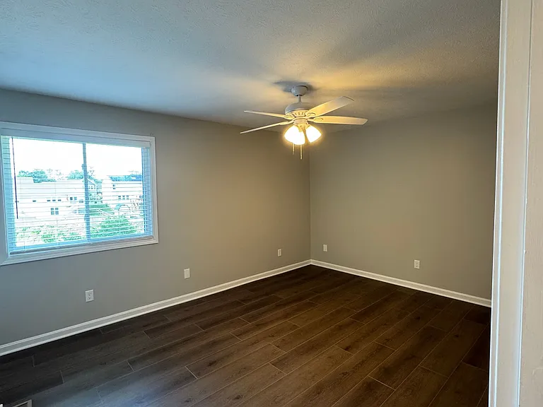 1224 Farmcrest Dr — Photo 9