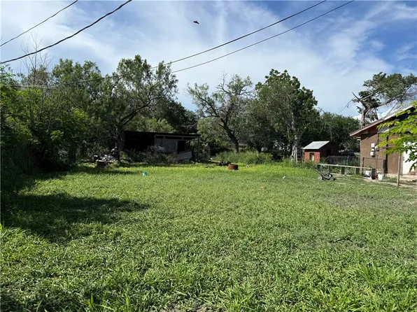 W Farm St, Alice, TX 78332