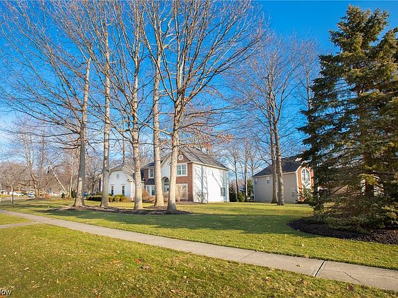 3rd image of 305 Brunswick Dr