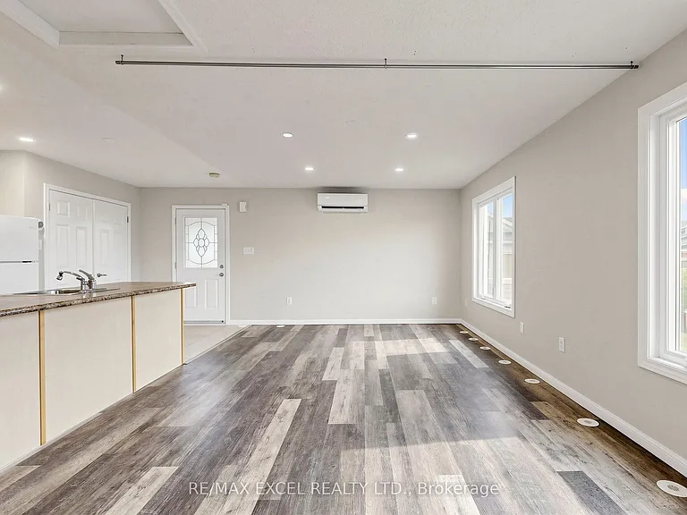 11 Peony St — Photo 15