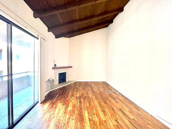 5th image of 11743 Darlington Ave APT 7