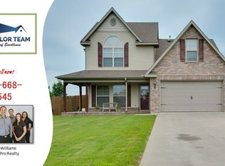 3301 S Stoney Point Rd, Rogers, AR 72758