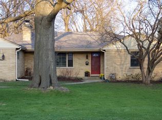 1013 James Ct, Wheaton, IL 60189