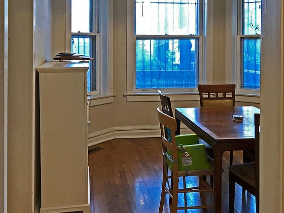4th image of 2443 N Sawyer Ave #3S