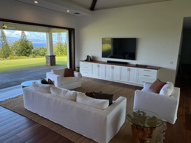 4 bed, 3.5 bath, 3415 sqft, $13,950 — Photo 3