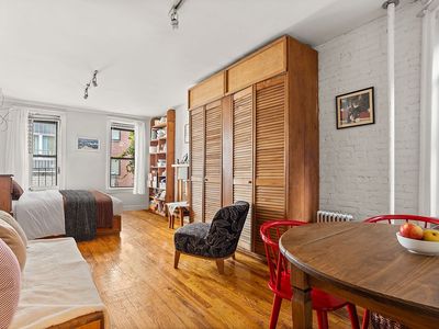 514 W 50th St APT 2RW, Manhattan, NY, 10019